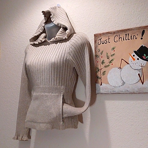 NILS SPORTSWEAR RIBBED AND RUFFLED CREAM HOODIE W/KANGAROO POCKET - Picture 3 of 9